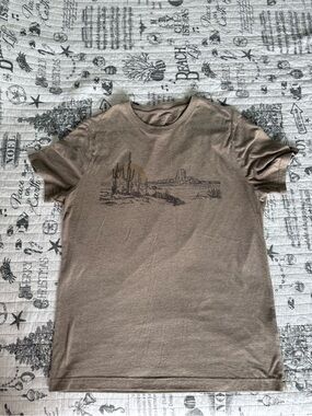 NWOT Banana Republic Men’s Brown Desert Graphic Short Sleeve Tee - M